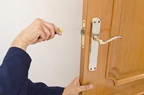 Lock Locksmith Tech Dayton, OH 937-587-0186 - lock-changing
