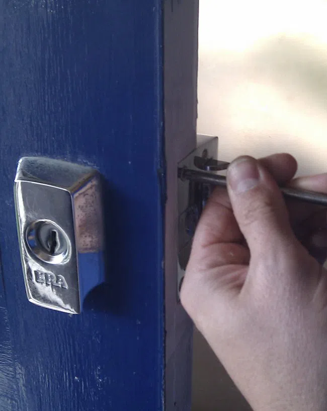 Lock Locksmith Tech Dayton, OH 937-587-0186 - locksmith-service